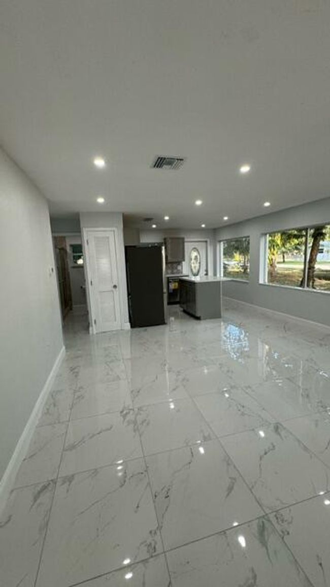 811 Se 12 Th St, House other with 3 bedrooms, 2 bathrooms and null parking in Okeechobee FL | Image 6