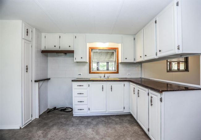 5507 Sassafras Ln, House other with 6 bedrooms, 3 bathrooms and 9 parking in High Ridge MO | Image 4