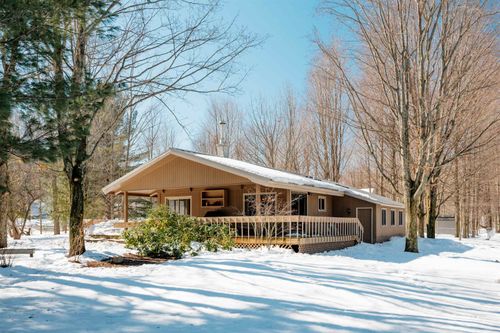 10667 S Timberlee Dr, Traverse City, MI, 49684-8427 | Card Image