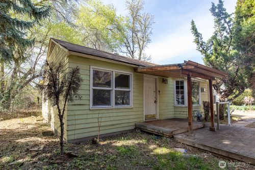910 S S 25th Ave, Yakima, WA, 98902-4117 | Card Image