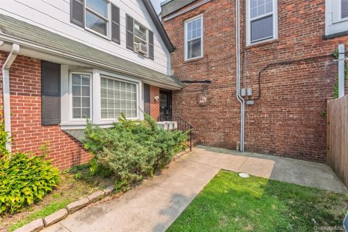 a-295 Railroad Ave, Sayville, NY, 11782-2717 | Card Image