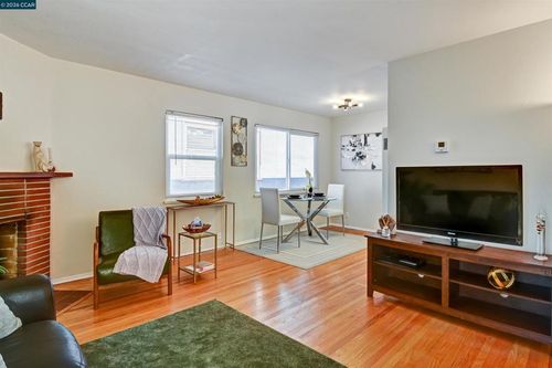 933 Cerrito St, Albany, CA, 94706-1521 | Card Image