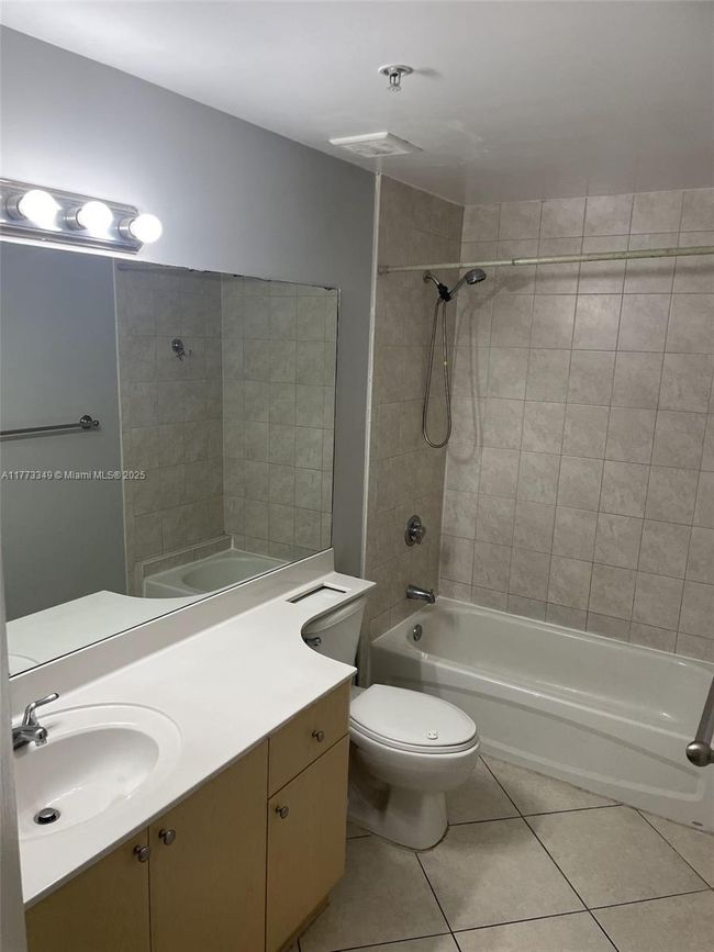 APT-510 - 2280 Sw 32 Nd Ave, Condo with 1 bedrooms, 1 bathrooms and null parking in Miami FL | Image 9