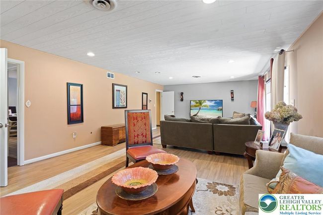 1048 N 27 Th St, House other with 4 bedrooms, 4 bathrooms and null parking in Allentown PA | Image 15
