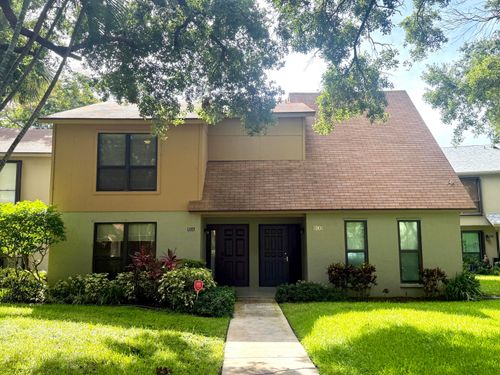 814 Sandtree Dr, Palm Beach Gardens, FL, 33403-1510 | Card Image