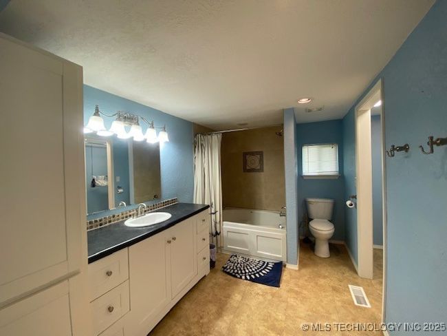 247 Kiamichi Rd, House other with 3 bedrooms, 3 bathrooms and null parking in Eufaula OK | Image 10
