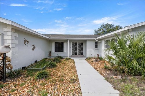 818 N Country Club Dr, CRYSTAL RIVER, FL, 34429-9015 | Card Image