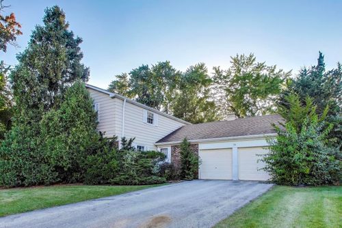 711 Woodhollow Ln, Buffalo Grove, IL, 60089-1440 | Card Image