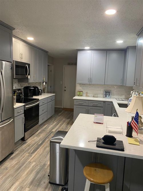 517 Se 34th St, Moore, OK, 73160-7607 | Card Image