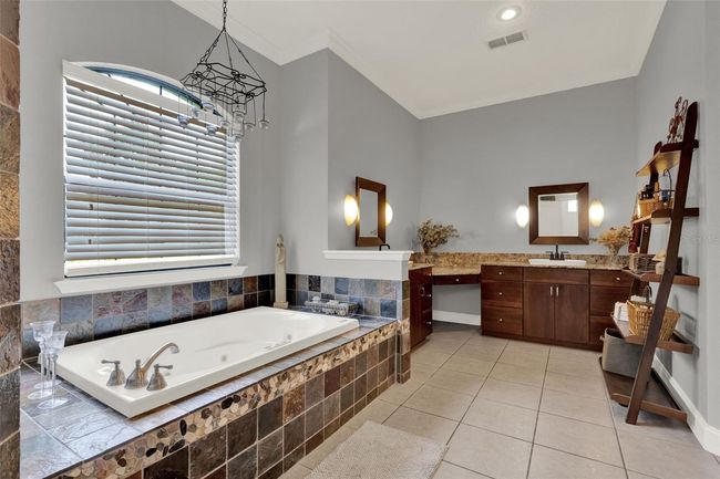 Luxury Master Bath | Image 18