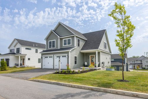 8 Waxwing Ln, Falmouth, ME, 04105-2163 | Card Image