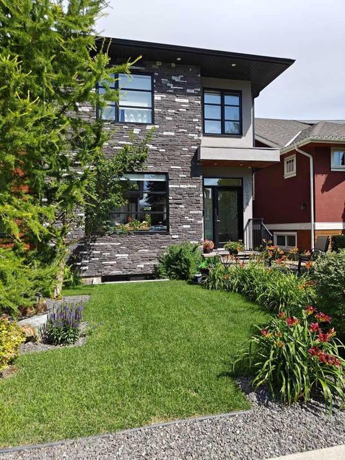 3024 34 St Sw, Calgary, AB, T3E2X2 | Card Image