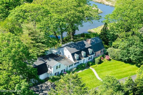 8 Indian Point Ln, Riverside, CT, 06878-2613 | Card Image
