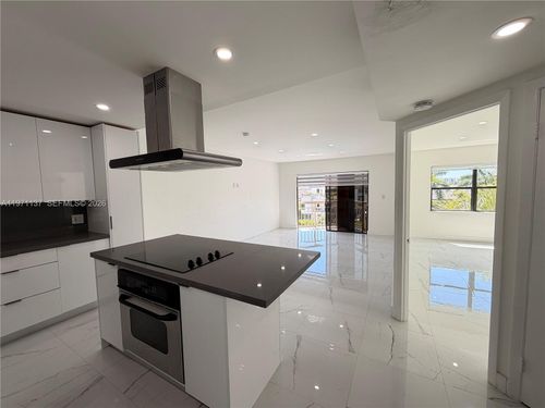 apt-427-8290 Lake Dr, Doral, FL, 33166-4675 | Card Image