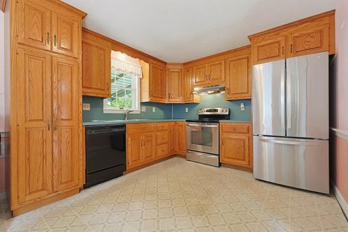 98 Pleasant St, Franklin, MA, 02038-1802 | Card Image
