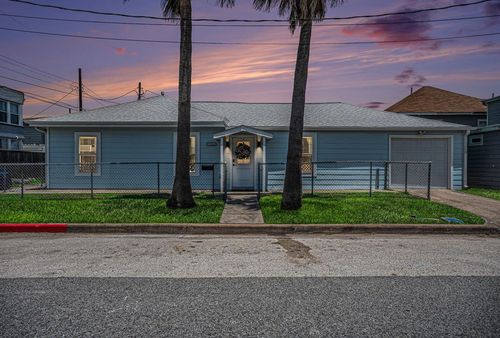 1014 11th St, Galveston, TX, 77550-6143 | Card Image