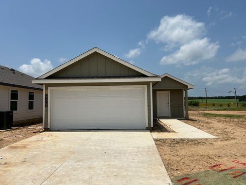 109 Mullins Dr, Rockdale, TX, 76567-2290 | Card Image