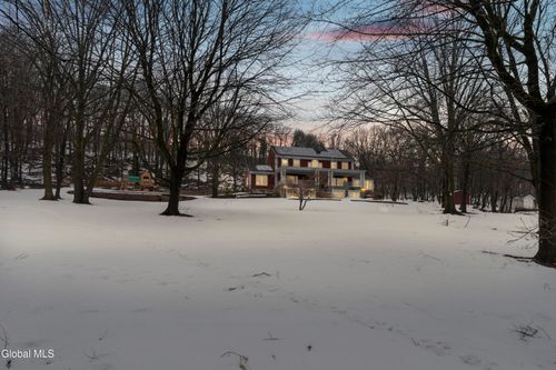 36 Oriel Ln, Rensselaer, NY, 12144-9633 | Card Image
