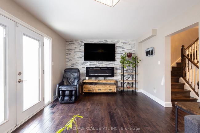 80 Longbourne Cres, House attached with 3 bedrooms, 2 bathrooms and 4 parking in Brampton ON | Image 11