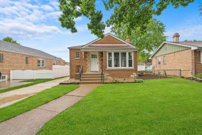 9330 S Central Park Avenue, House other with 2 bedrooms, 2 bathrooms and 1 parking in Evergreen Park IL | Image 2