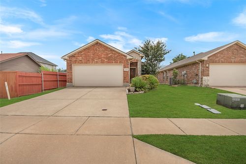 2140 Sweetwood Dr, Fort Worth, TX, 76131-1279 | Card Image