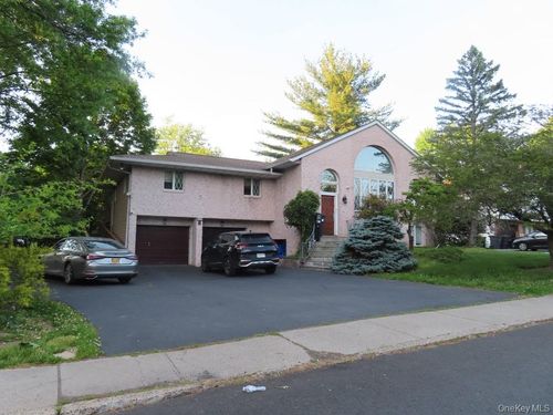 29 Cameo Ridge Rd, Monsey, NY, 10952-2516 | Card Image