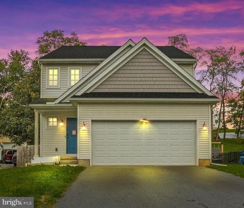 205 E Main St, BROWNSTOWN, PA, 17508-5068 | Card Image