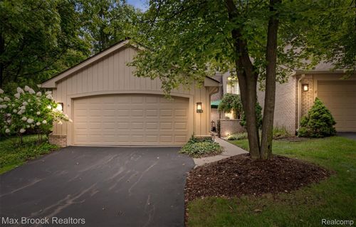 1276 Greenglen Ct, Bloomfield Hills, MI, 48304-1231 | Card Image