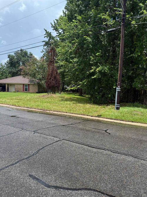 8455 Kensington Dr, Baton Rouge, LA, 70809-1716 | Card Image
