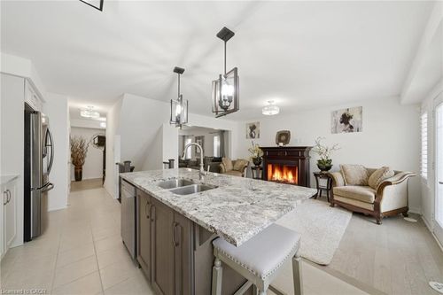 11-1222 Rose Way, Milton, ON, L9E1P1 | Card Image