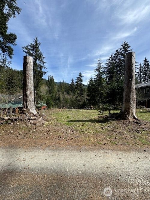 11101 Riverview Dr E, Enumclaw, WA, 98022-8077 | Card Image