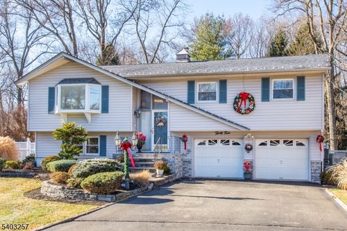 34 Carlos Dr, Fairfield, NJ, 07004-2117 | Card Image