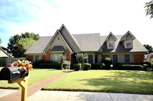 2000 Westbriar Dr, Cordova, TN, 38016-5135 | Card Image