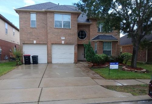 2811 Acacia Fair Ln, Fresno, TX, 77545-8118 | Card Image