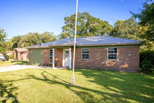 4702 Coronada Ave, Pascagoula, MS, 39581-3507 | Card Image