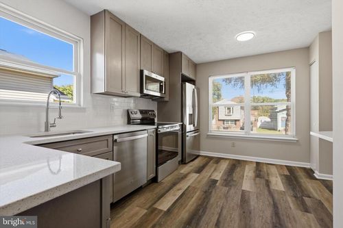 209 Lincoln Ave, GLEN BURNIE, MD, 21061-3819 | Card Image