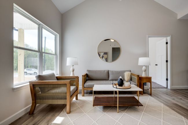 Shows like a Model Home!!! | Image 5