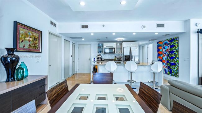APT-2911 - 185 Sw 7 Th St, Condo with 3 bedrooms, 3 bathrooms and null parking in Miami FL | Image 9