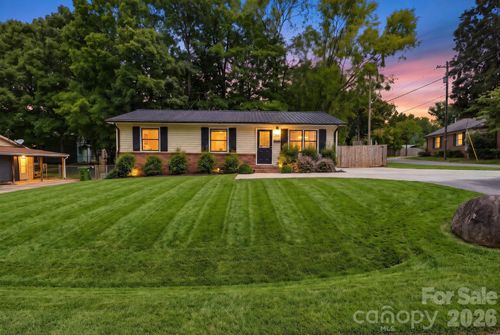 100 W Nims Ave, Mount Holly, NC, 28120-1839 | Card Image
