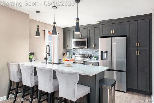 608 Parkdale Ave, Rochester, MI, 48307-1615 | Card Image