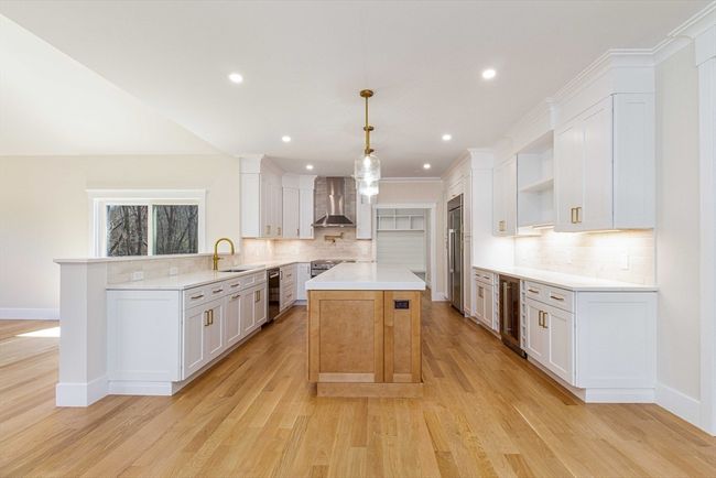 116 Winthrop St, House other with 4 bedrooms, 4 bathrooms and 6 parking in Medway MA | Image 16