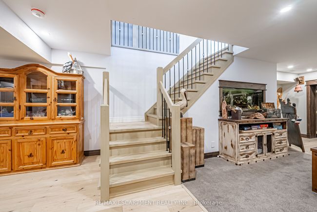 70 Oak Ave, House other with 6 bedrooms, 4 bathrooms and 7 parking in Dundas ON | Image 24