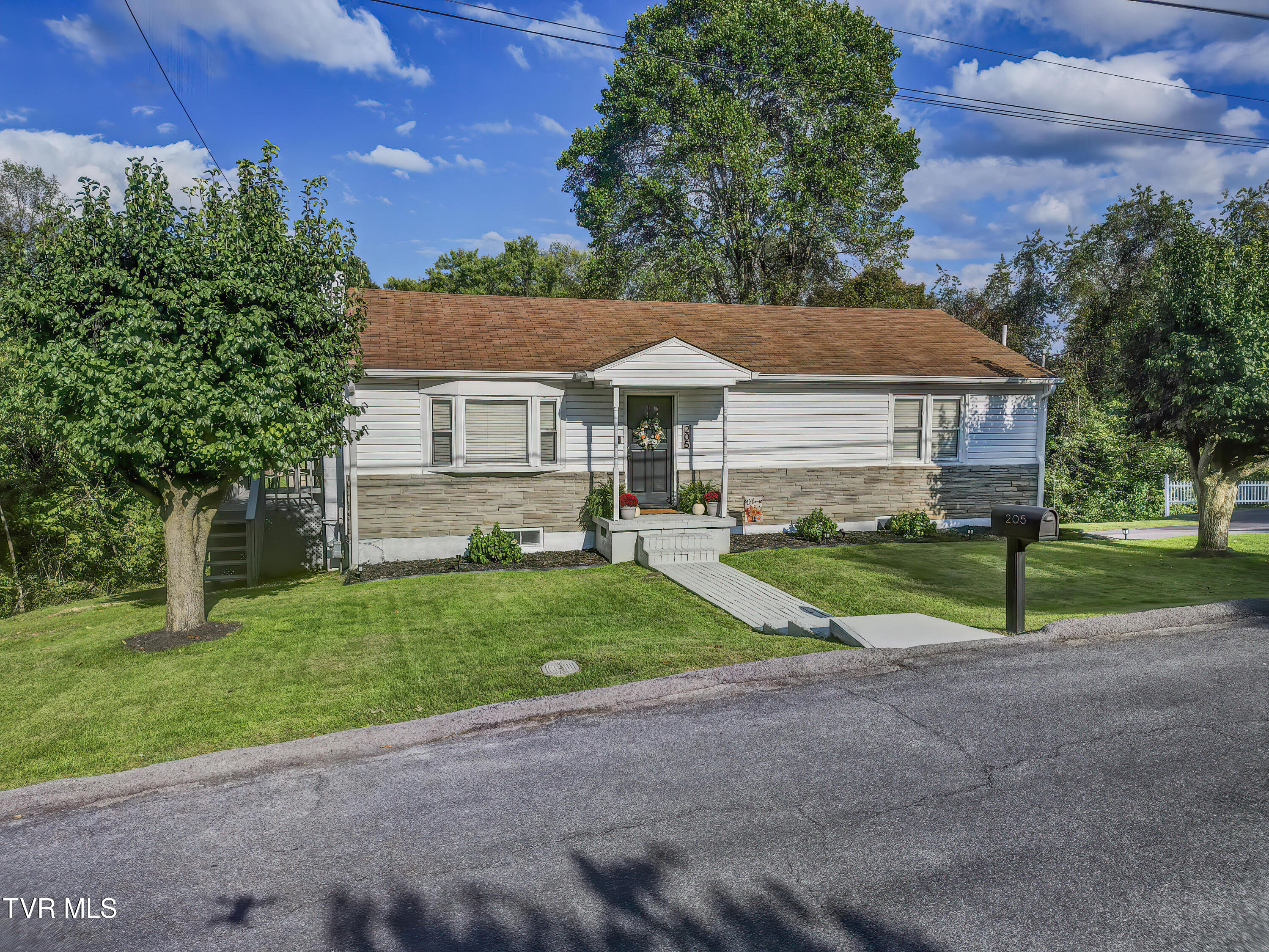 York Dr, Bristol, TN 37620