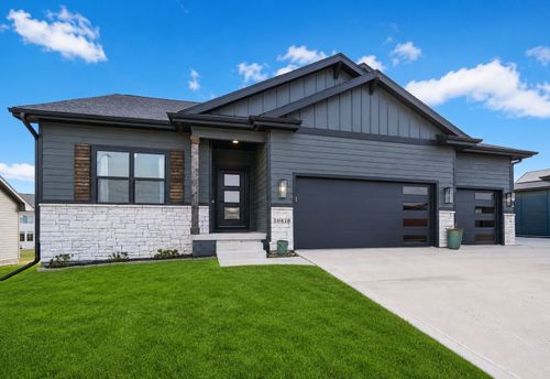 16418 Northpark Dr, Urbandale, IA, 50323-3305 | Card Image