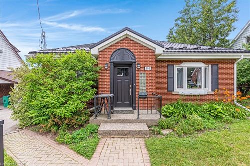 805 Rockway Dr, Kitchener, ON, N2G3B6 | Card Image