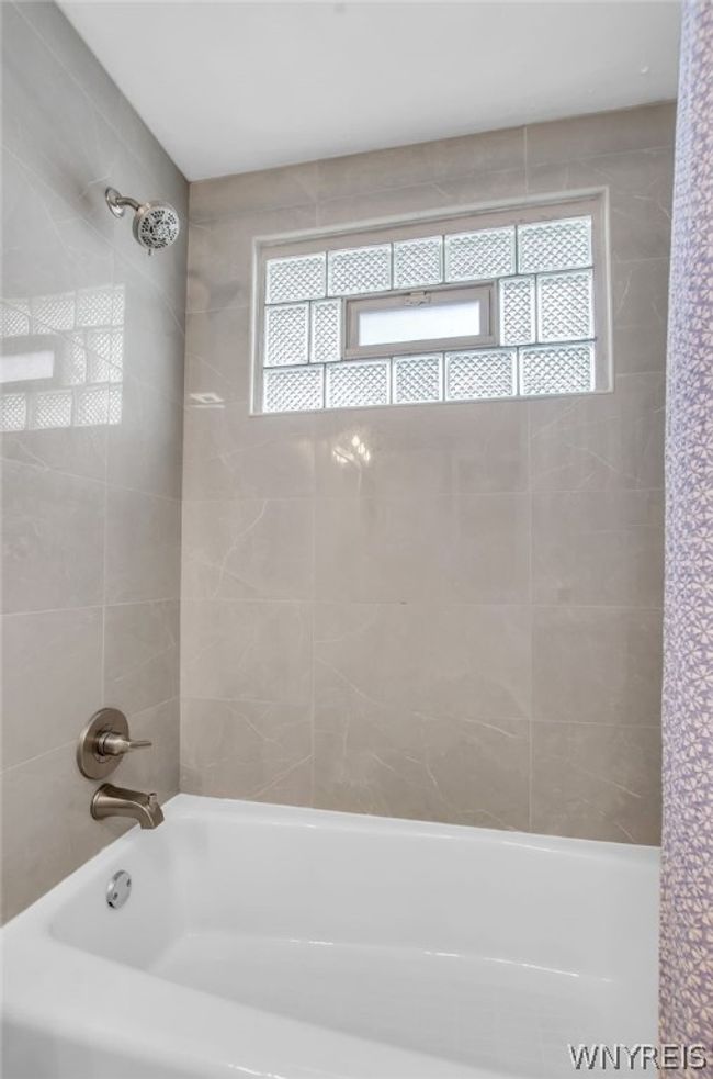 Brand new main bath shower | Image 30