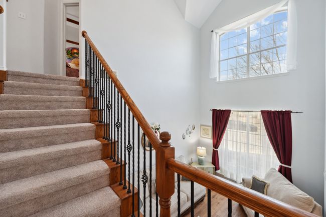 Grand entry high ceilings | Image 22