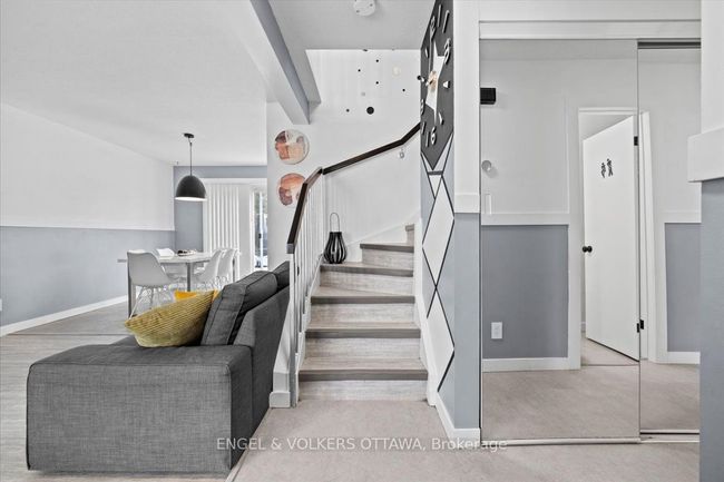 1456 Prestone Dr, House other with 3 bedrooms, 2 bathrooms and 2 parking in Orléans ON | Image 4