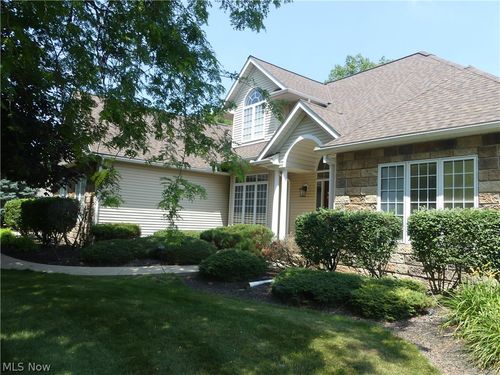 7395 Hunting Lake Dr, Concord Township, OH, 44077-8915 | Card Image
