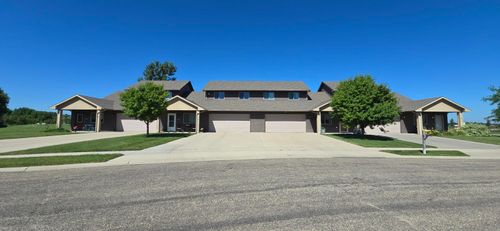 904 Villa Dr, ABERDEEN, SD, 57401-2620 | Card Image